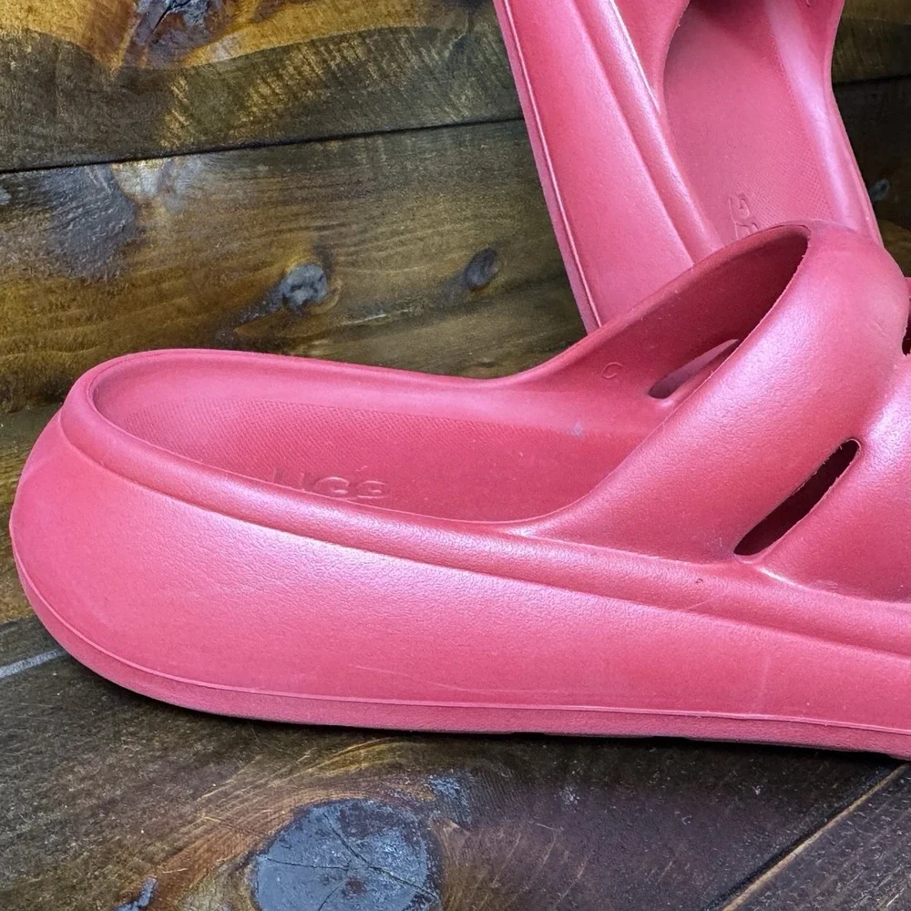 UGG Sport Yeah Slide Men's Size 11 US Samba Red Slingback Sandal‎ Waterproof